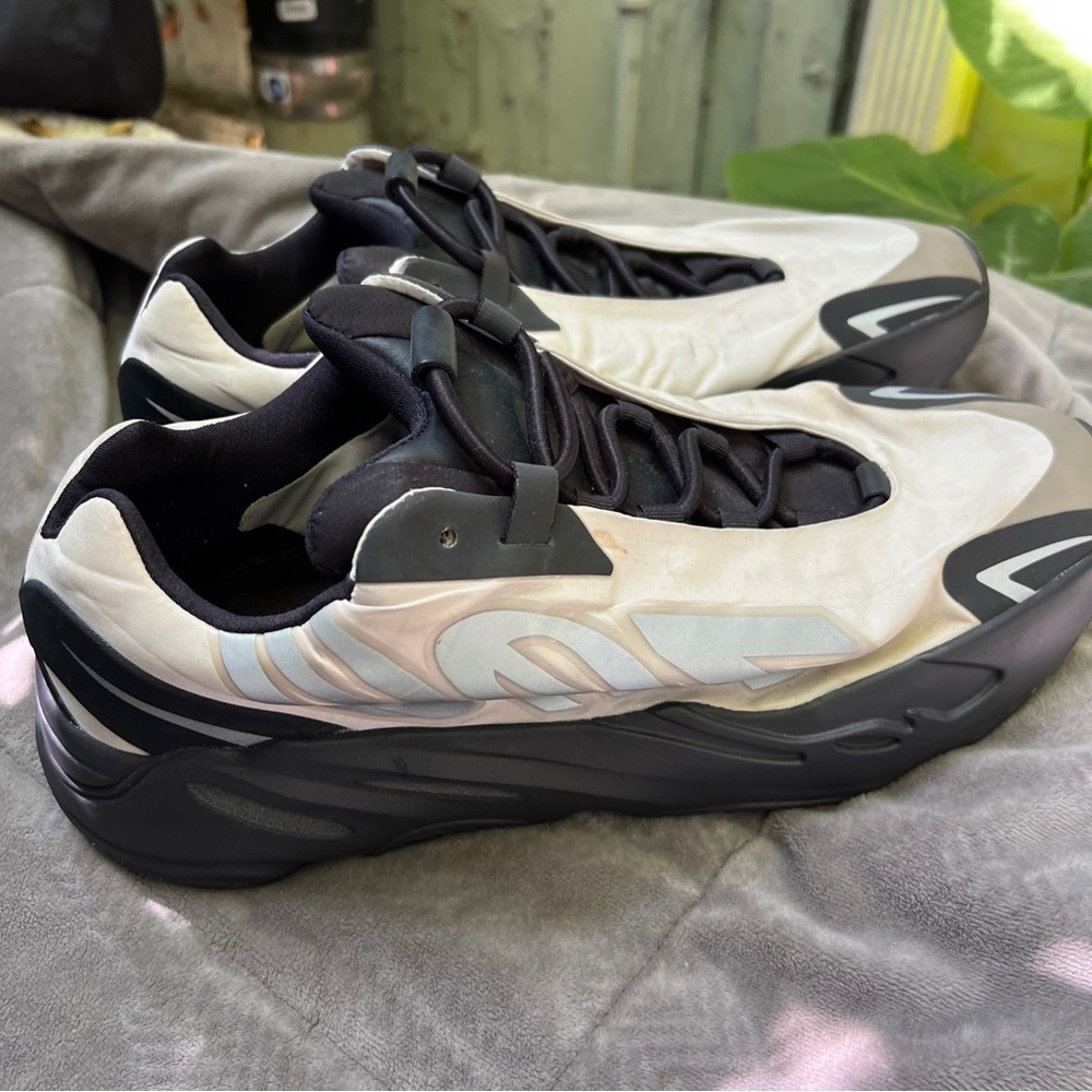 Yeezy 700 Sneakers